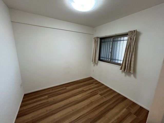 プレミスト京町本丁の洋室