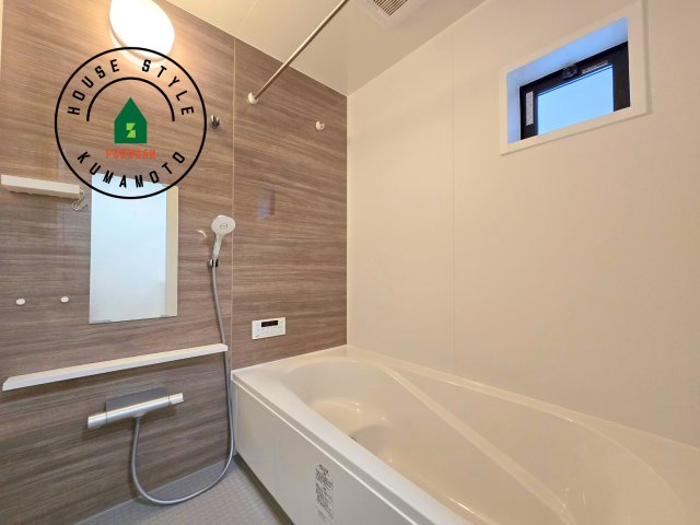 熊本市北区麻生田5丁目第1-4棟（1号棟）　の浴室|1日の疲れを癒してくれる広々バスルーム。雨の日のお洗濯にも大活躍な浴室乾燥機付です！