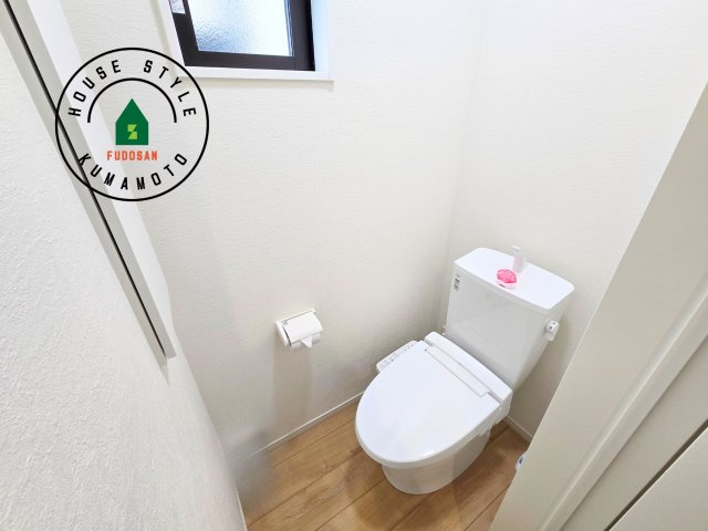 熊本市北区麻生田5丁目第1-4棟（1号棟）　のトイレ|温水洗浄便座を完備しております。2ヶ所にトイレがあるのは朝の慌ただしい時間も安心です。