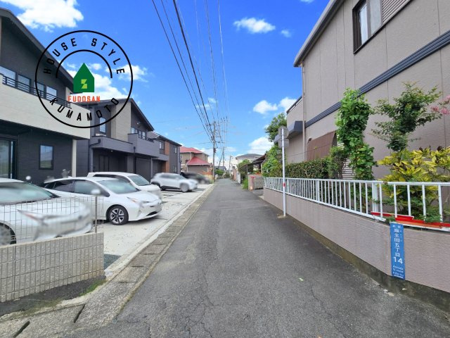 熊本市北区麻生田5丁目第1-4棟（1号棟）　の前面道路含む現地写真|前面道路です。