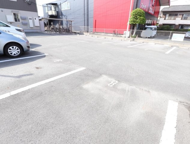ＰＬＥＭＩＥＲ近見の駐車場