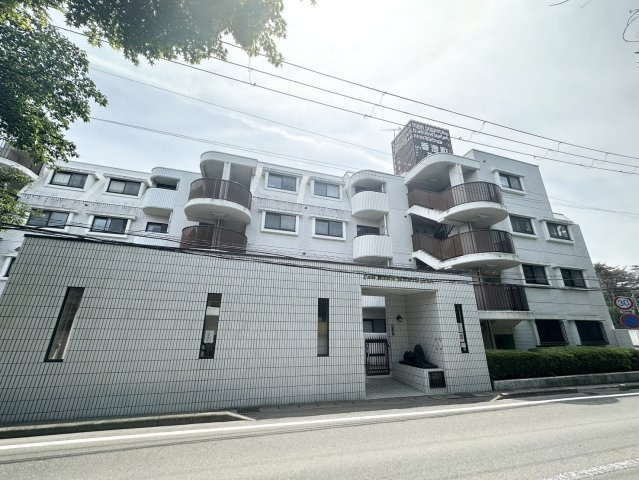 ライオンズマンション香澄町ガーデンの外観