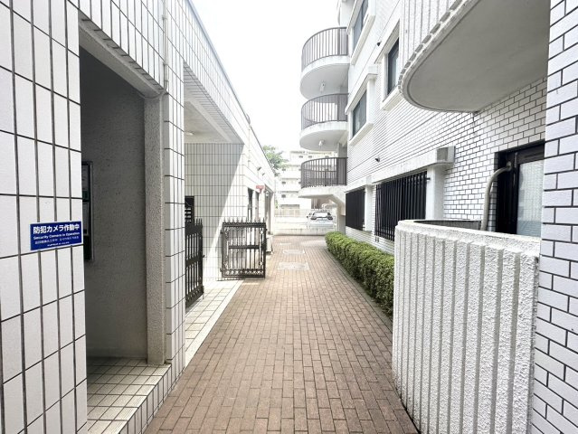ライオンズマンション香澄町ガーデンの外観