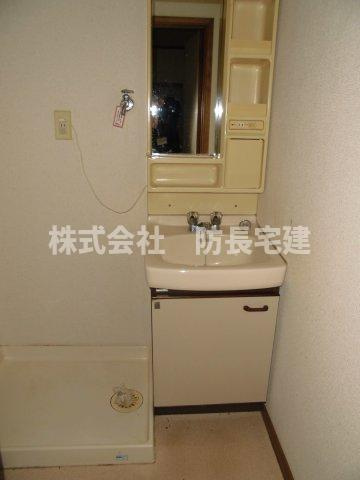 シャルムフジイの洗面所|脱衣スペースもあります