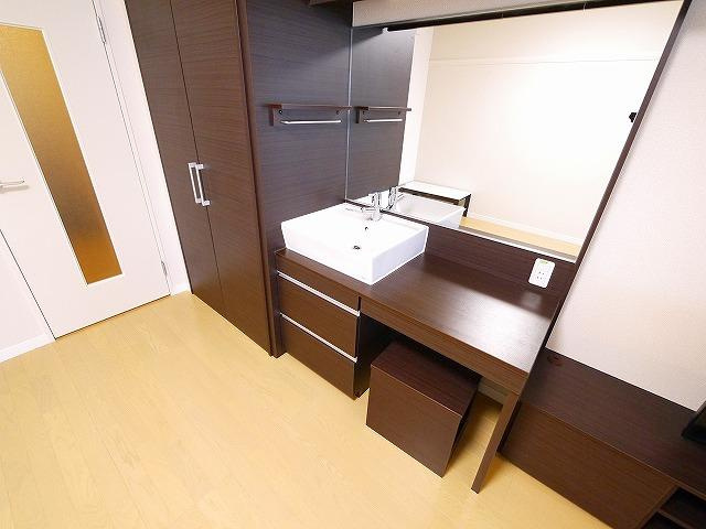 レオネクストＳｍｉｌｅの独立洗面台|使いやすい洗面所です