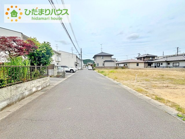 いわき市平下平窪6期　新築戸建　１号棟の前面道路含む現地写真