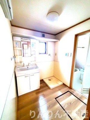 【独立洗面台】 | ヨーロピアンシャレー柊 | 独立洗面台あり、毎朝おしゃれに忙しい女性の方におすすめです