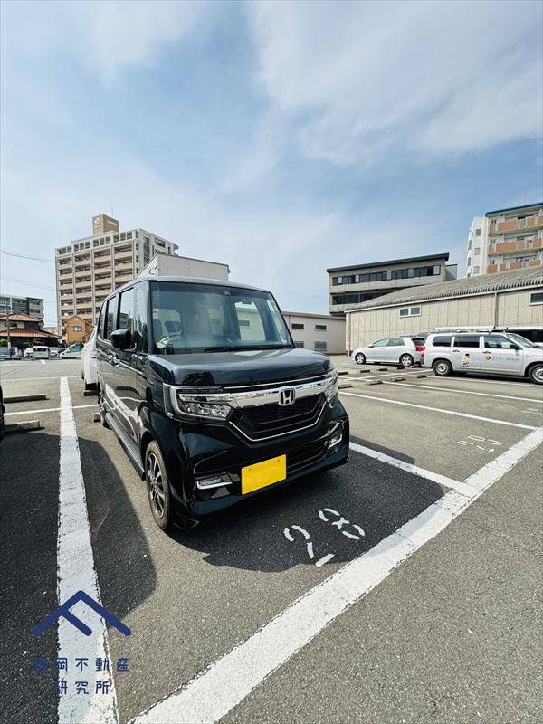 ロワールマンション箱崎２の駐車場|徒歩3分のところに月極駐車場を確保しております(月額8800円)