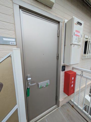 シャルマン元町の玄関