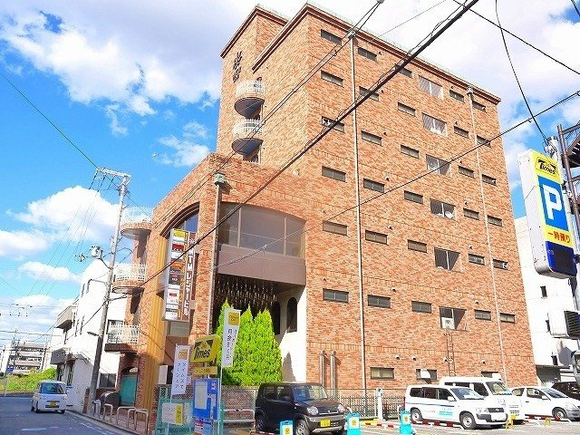 アルファプラザの外観