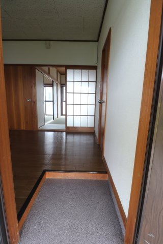 第2ニイヤスカイハイムの玄関