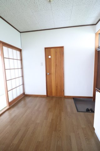 第2ニイヤスカイハイムの居間・リビング