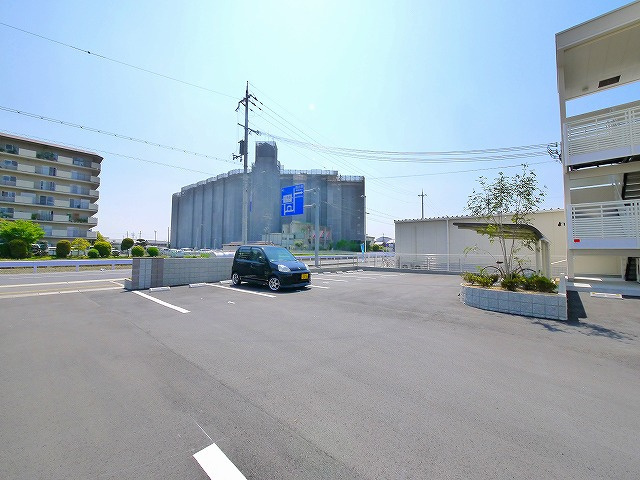 レオネクストコミンチャーレ九条の駐車場|駐車場です