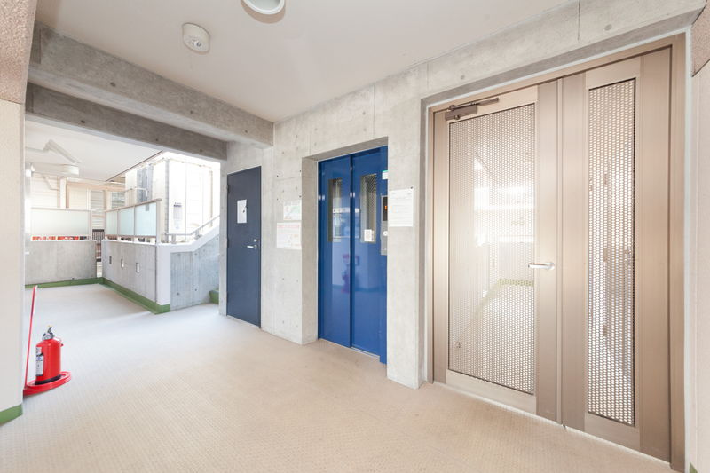 アドニー新田辺のロビー