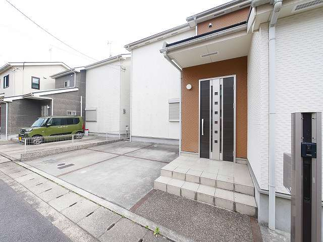 東九条町戸建のエントランス