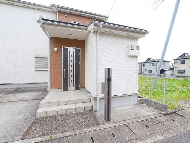 東九条町戸建のエントランス