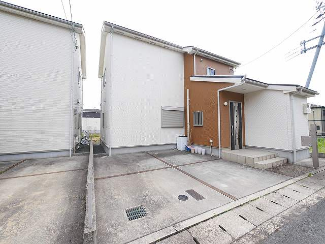 東九条町戸建の駐車場