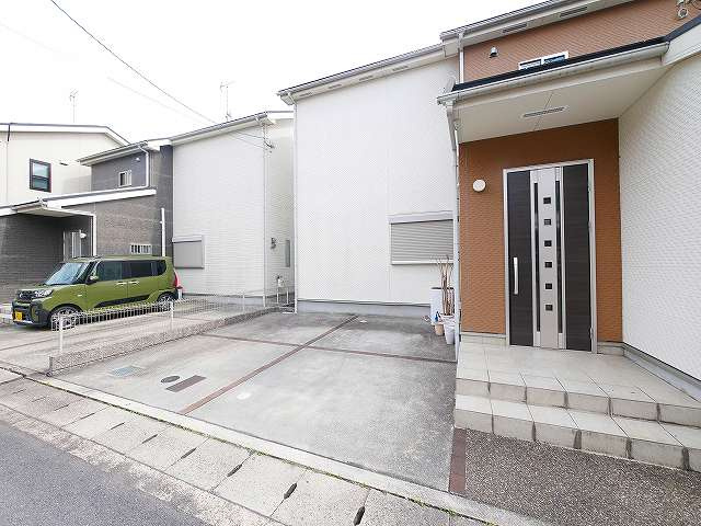 東九条町戸建の駐車場