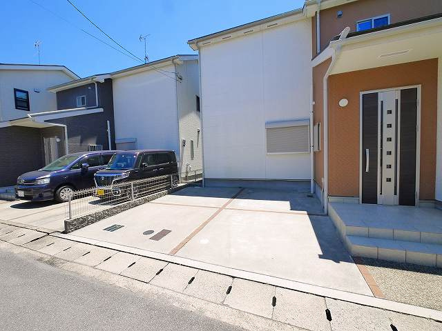 東九条町戸建の駐車場