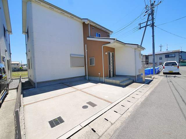 東九条町戸建の駐車場