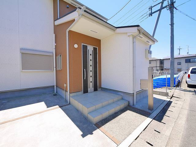 東九条町戸建のエントランス