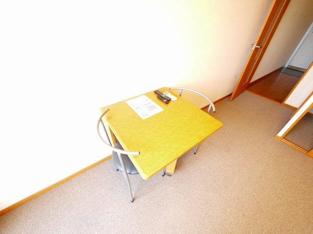 レオパレスＦｏｎｄ　Ｖｉｌｌａｇｅの洋室|家具