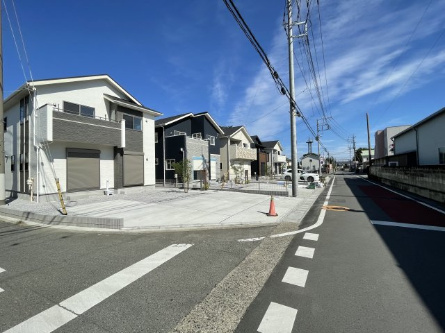 藤岡市藤岡（全5棟）1号棟の前面道路含む現地写真|前面道路含む現地写真です