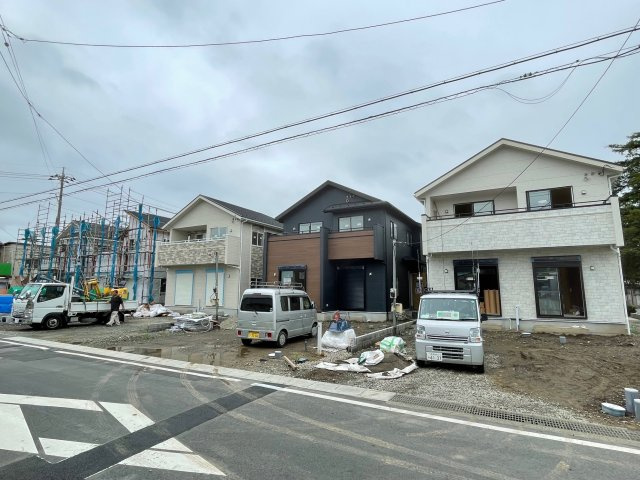 藤岡市藤岡（全5棟）3号棟の前面道路含む現地写真