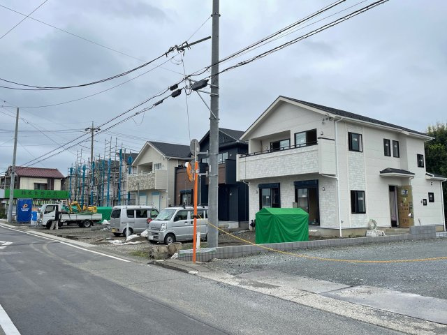 藤岡市藤岡（全5棟）3号棟の前面道路含む現地写真
