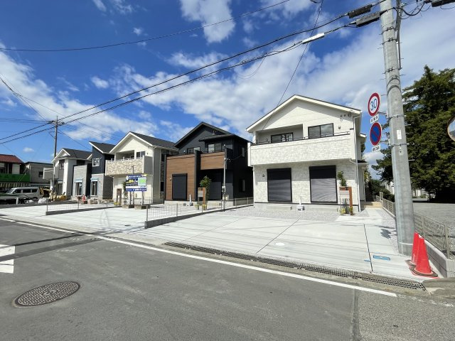 藤岡市藤岡（全5棟）3号棟の前面道路含む現地写真