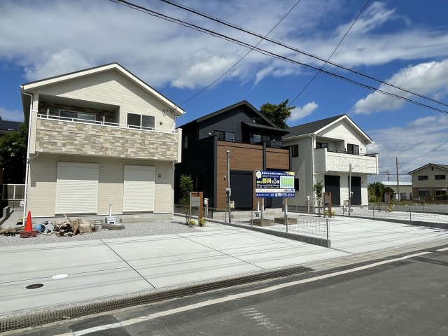 藤岡市藤岡（全5棟）3号棟の前面道路含む現地写真