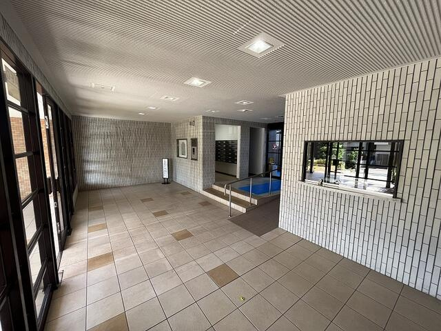 名古屋市天白区梅が丘３丁目の中古マンションのエントランス