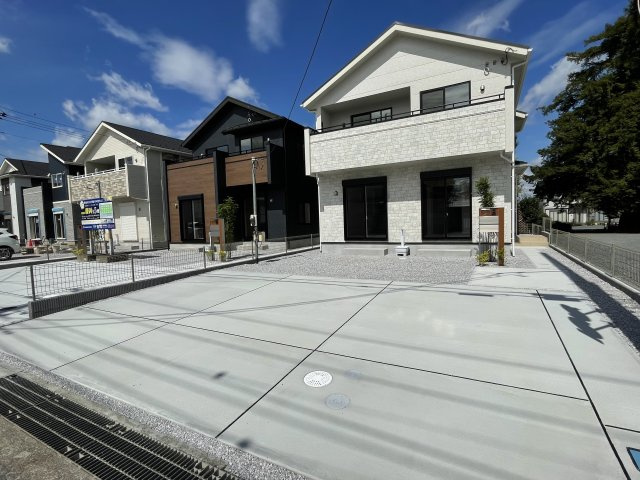 藤岡市藤岡（全5棟）4号棟の前面道路含む現地写真