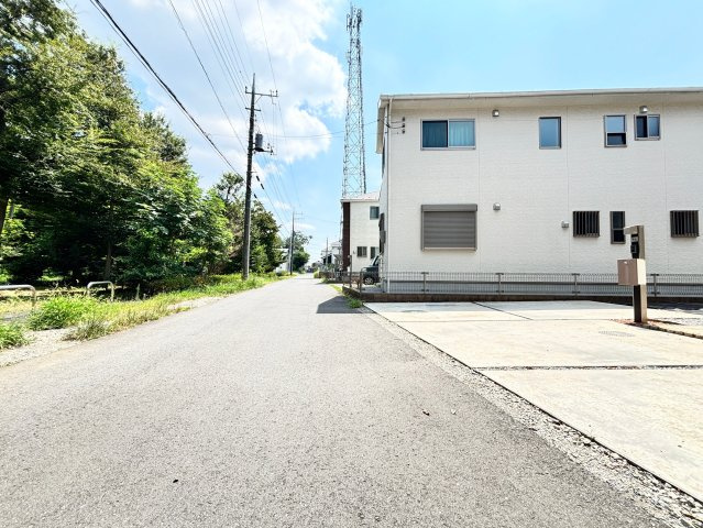 北本市緑4丁目　中古一戸建ての前面道路含む現地写真