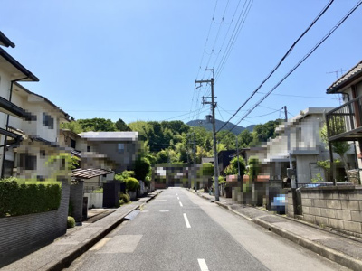 【前面道路含む現地写真】 | 大津市日吉台2丁目30-2　中古戸建
