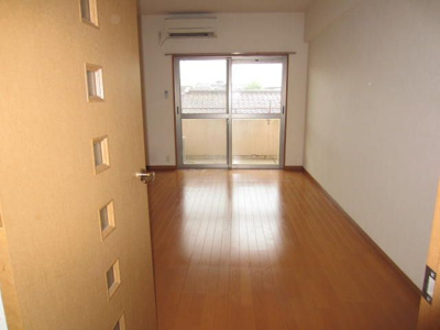 【居間・リビング】 | プリマヴェーラ井尻 | 別号室の写真になります。現況優先。