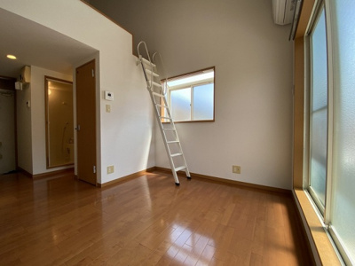 【居間・リビング】 | ローズフラット | 別号室の写真になります。現況優先。