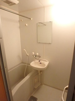 【浴室】 | サンガーデン地行 | 別号室の写真になります。現況優先。