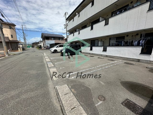 姫路市飾磨区中島３丁目の賃貸マンションの駐車場