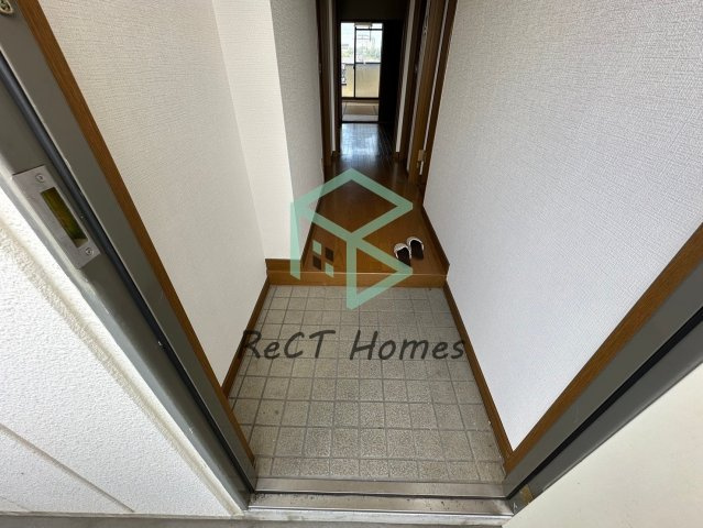 姫路市飾磨区中島３丁目の賃貸マンションの玄関