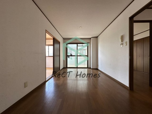 姫路市飾磨区中島の賃貸マンションの居間・リビング