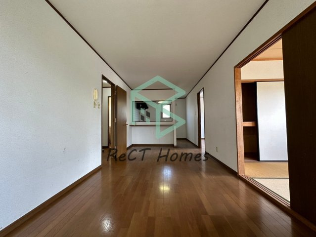 姫路市飾磨区中島の賃貸マンションの居間・リビング