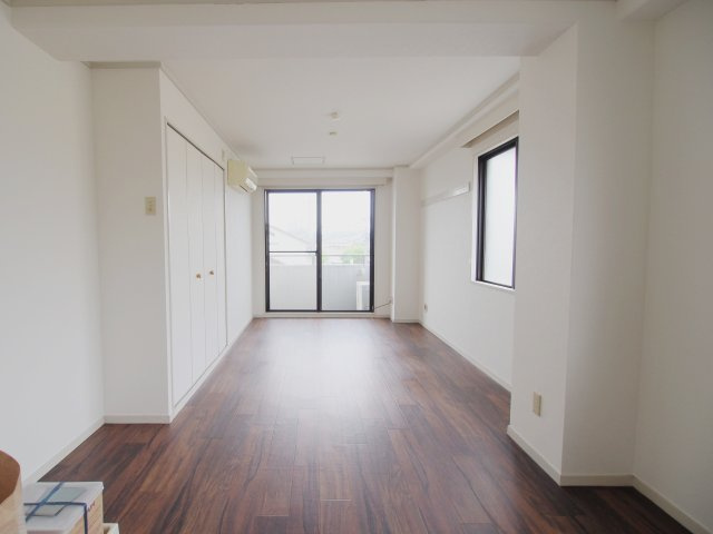 ラフィーネ府中の居間・リビング