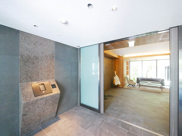 ラヴィーナ奈良のエントランス