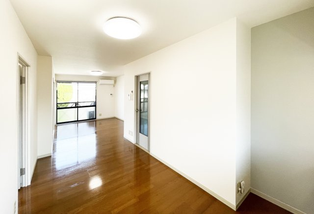 ディアス川南　Ａ棟の居間・リビング