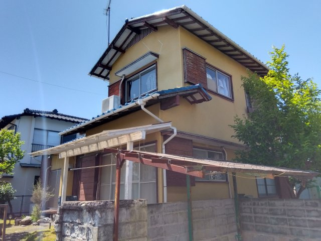 売中古戸建　三島市中島の外観|カーポートがあります。大切なお車を雨風・紫外線から守れます。
