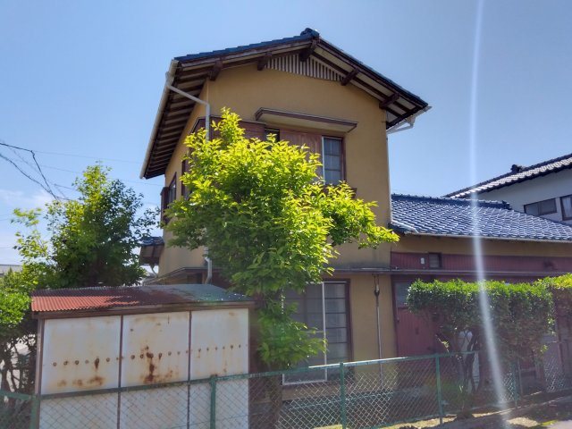 売中古戸建　三島市中島の外観|近くにはレストランや映画館があります。お散歩感覚で行けるので健康にもいいですね♪