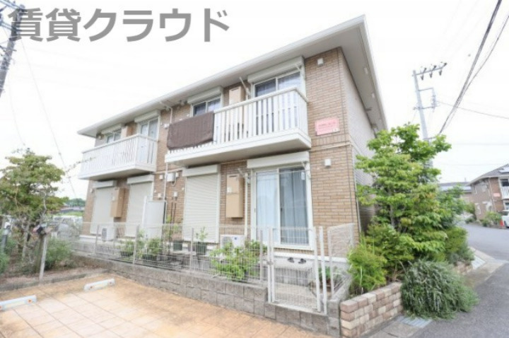 クリスタル　ソレーユの外観|閑静な住宅街にあり、前面道路は車通りも少ないです！