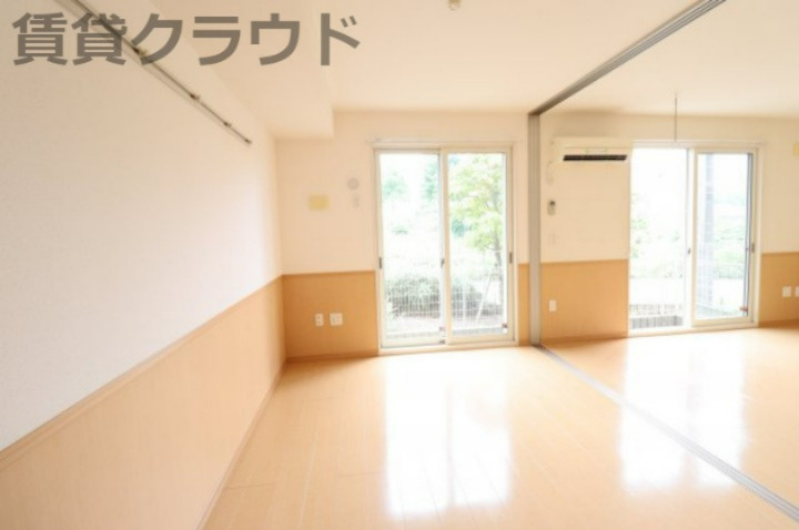 クリスタル　ソレーユの洋室|落ち着いた色調の洋室です