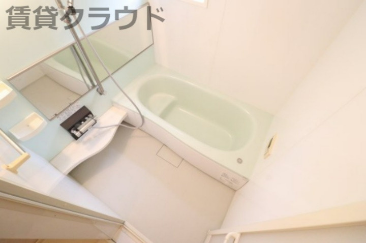 クリスタル　ソレーユの浴室|浴槽も足を伸ばしてゆっくり入れる広々設計となっております♪